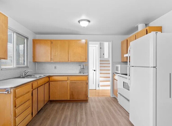 Building Photo - 4152 1540 W