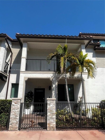 Foto principal - 4675 NW 84th Ave
