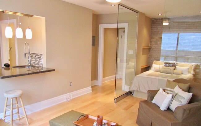 Photo du bâtiment - 922 Bathurst St