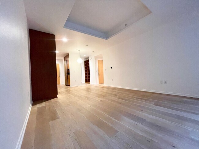 Foto del edificio - Dogpatch: Exceptional 1 Bed 1.5 Bath Condo @ Esprit Park with Garage Parking and Storage