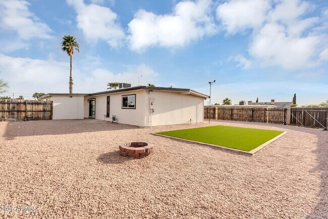 Foto del edificio - 800 E Melrose Dr