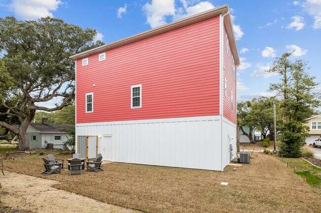 Building Photo - 5603 Sound Dr