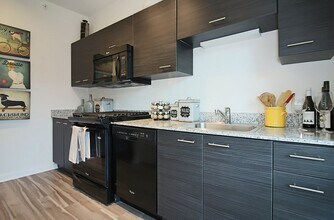 Building Photo - 813 N La Salle Dr