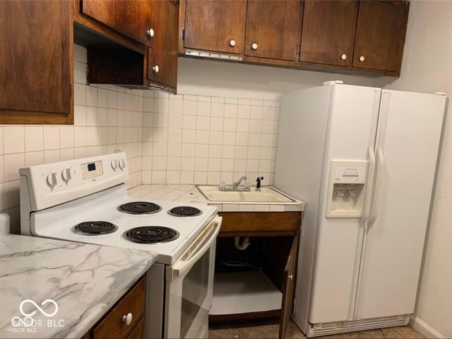Building Photo - 330 W 40th St