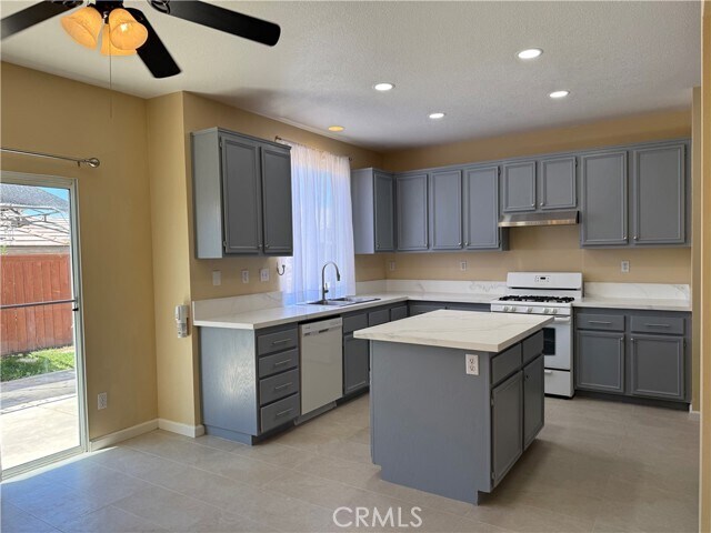 Foto del edificio - 42171 Orange Blossom Dr