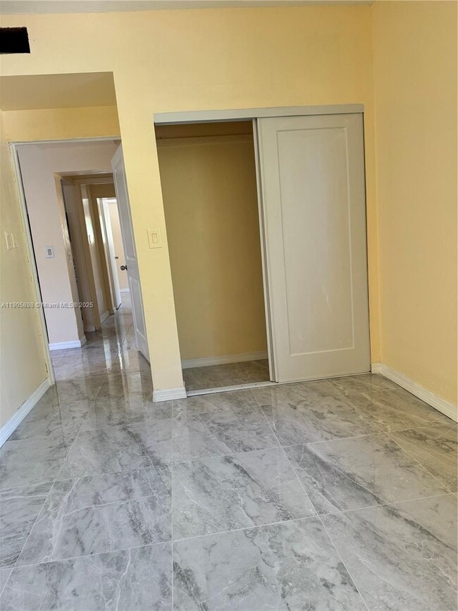 Foto del edificio - 290 NE 154th St