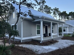 Building Photo - 366 W Shore Dr