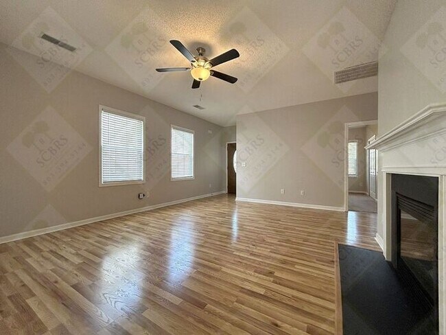 Building Photo - Charming Single-Story Home with Open Floor...