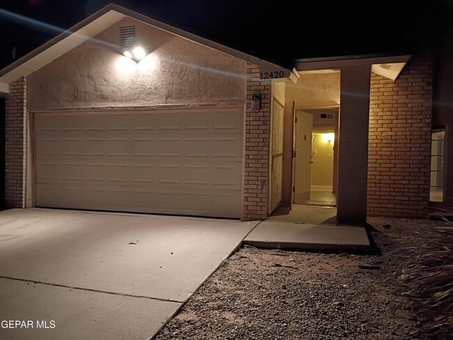 Building Photo - 12420 Flora Alba Dr