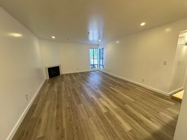 Building Photo - 5605 Friars Rd