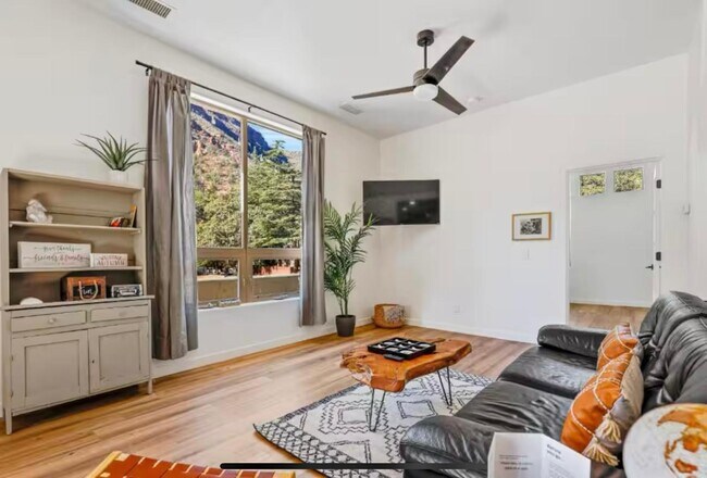 Foto del edificio - 51 Julie Ln