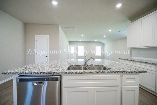 Foto del edificio - Gorgeous 4 Bed 2 Bath Home in Deer Creek School District!