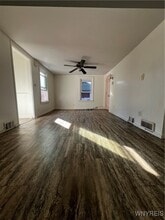 Building Photo - 1981 Niagara St