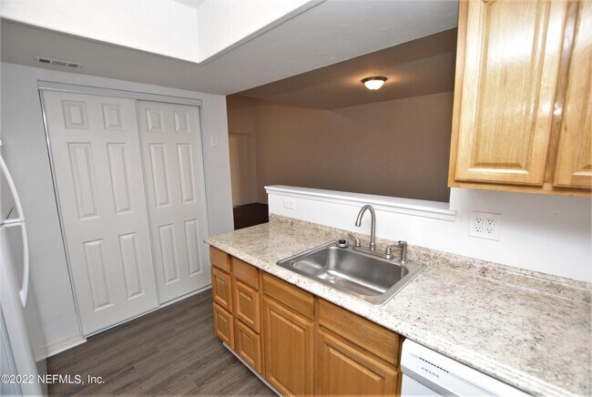 Building Photo - 2877 Wonderwood Ln