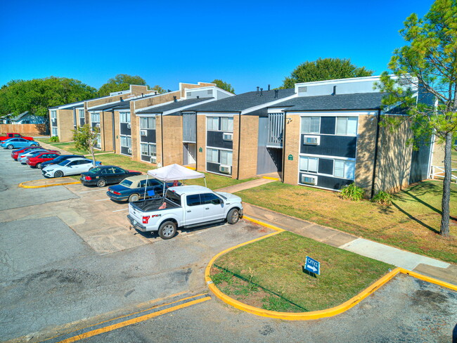 Building Photo - Blue Sky Apartments