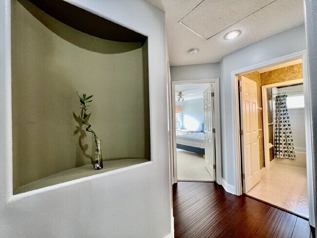 Building Photo - "Golf Course Living! Spacious 3-Bed, 2.5-Bath Home with 2,829 Sq Ft at The Oaks"