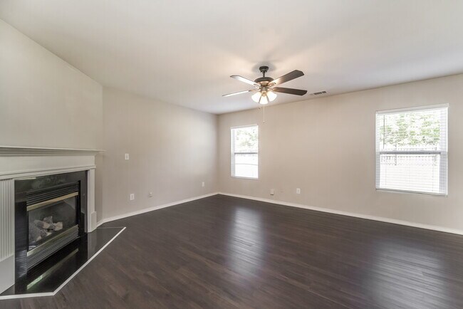 Building Photo - 3620 Larkhaven Village Dr