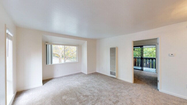 Building Photo - 515 B St