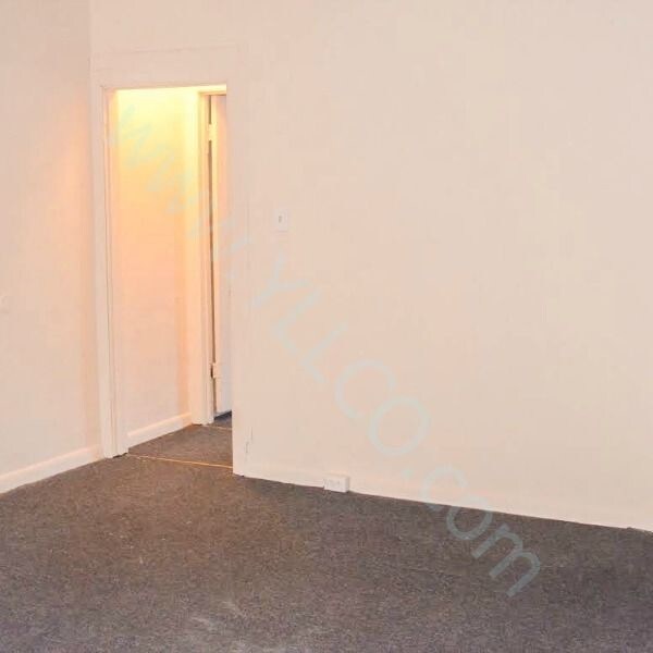 Building Photo - 142 W Airy St