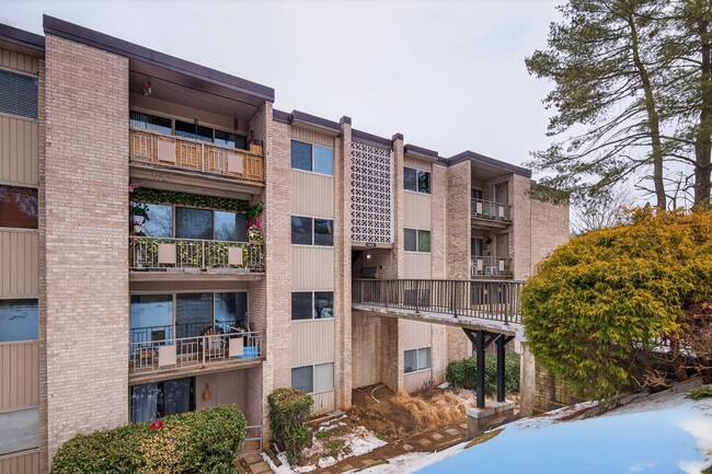 Photo - 12301 Braxfield Ct Townhome