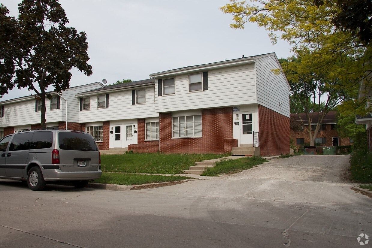 Building Photo - 5706 N 95th St