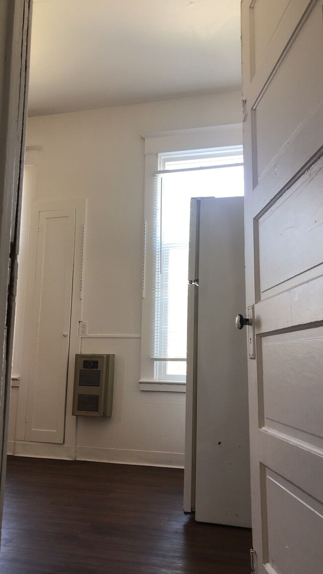 Building Photo - 455 NE Campus St