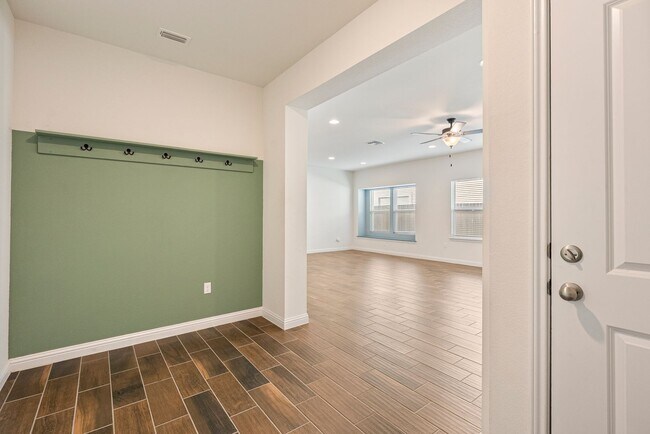 Foto del edificio - Luxurious 3 bedrooms 2.5 bathrooms home in Vistas of Austin!