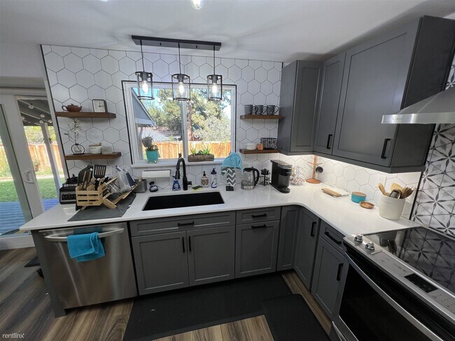Foto del edificio - 5 br, 3.5 bath House - 9143 West 75th Circle