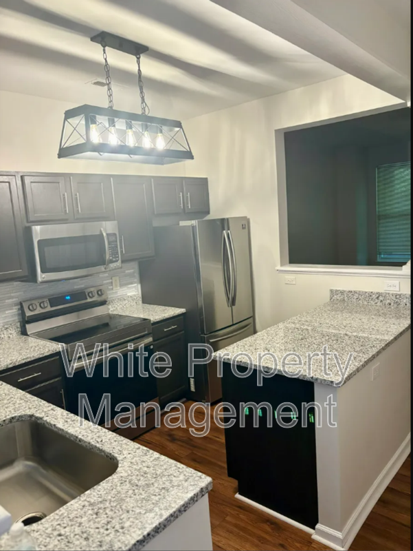 Foto del edificio - 529 E 9th St