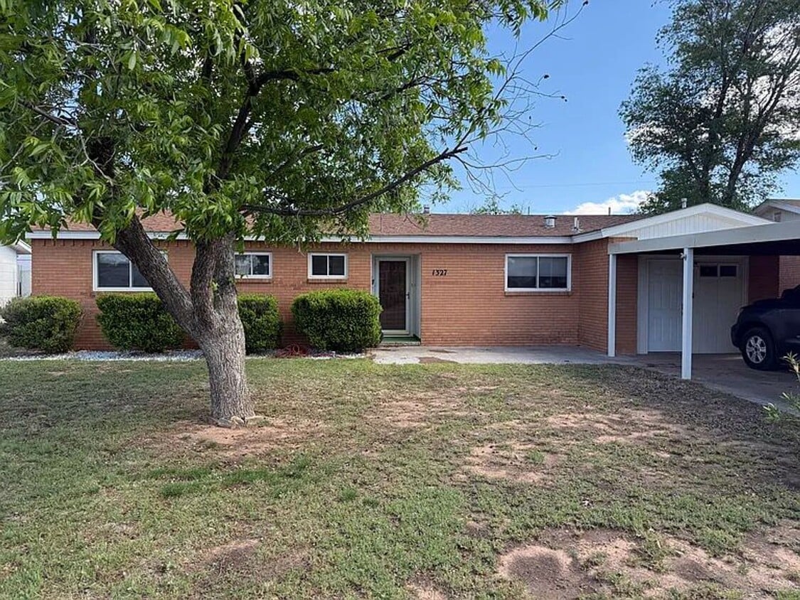 Primary Photo - Clean, spacious, and comforting 3 bedroom ...