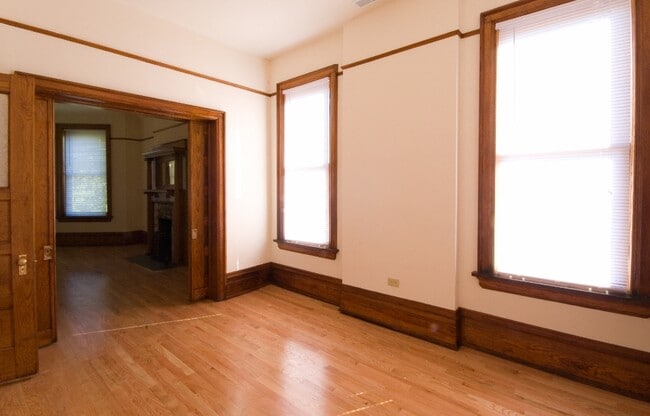 Foto del edificio - 2214 N Kenmore Ave