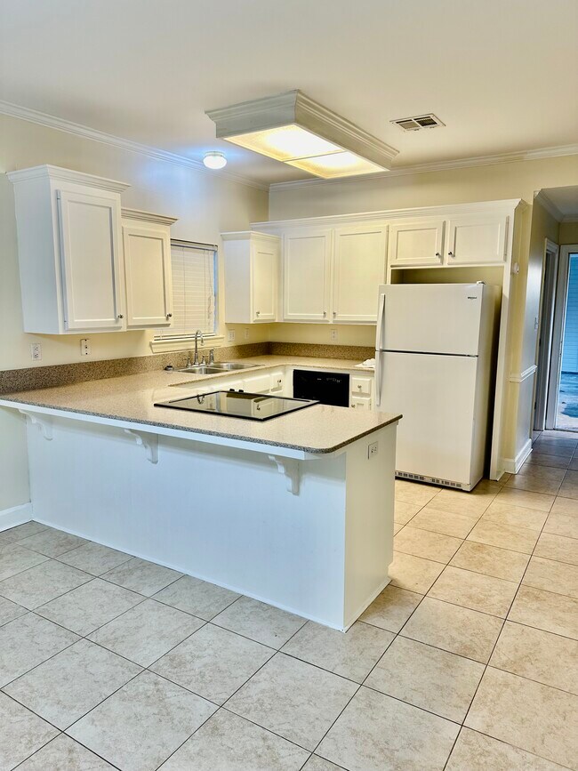 Foto del edificio - 100 Ashford Ln