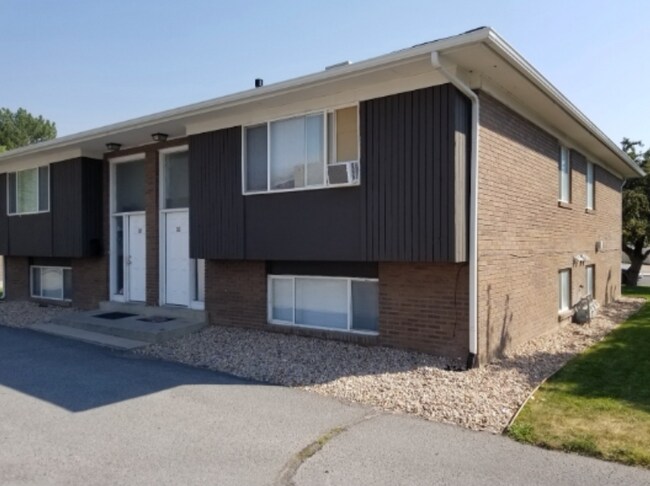 Building Photo - 261 E 200 N