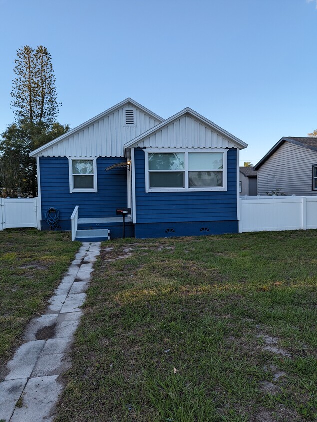 Foto principal - 4515 22nd Ave S