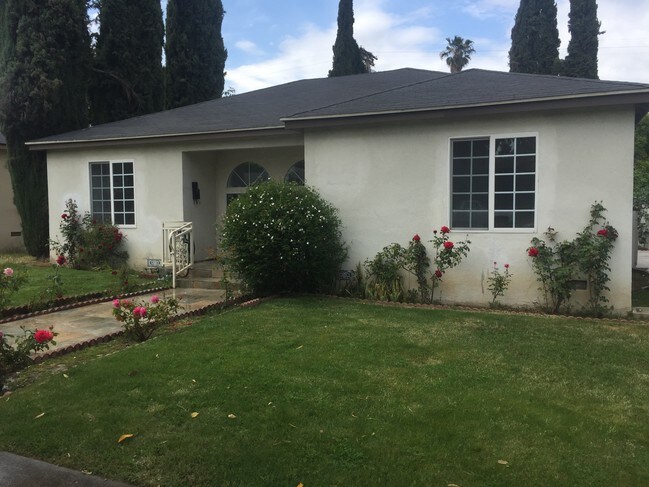 Building Photo - 16843 W Magnolia Blvd