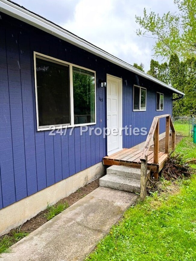 Building Photo - Fully Remodeled - 3BD I 2BA NE PDX HOME