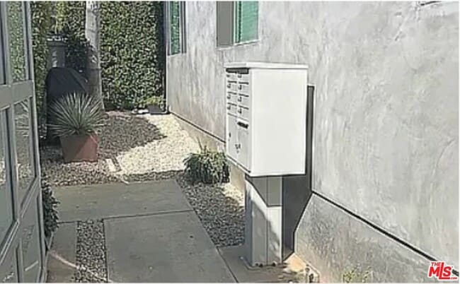 Building Photo - 866 Hilldale Ave