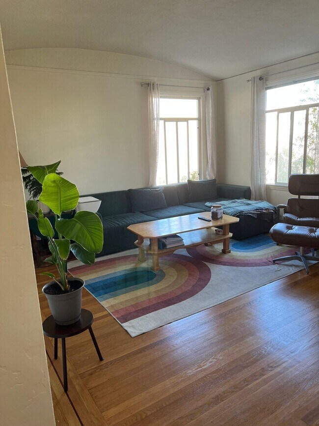 Foto del edificio - 2240 N Point St