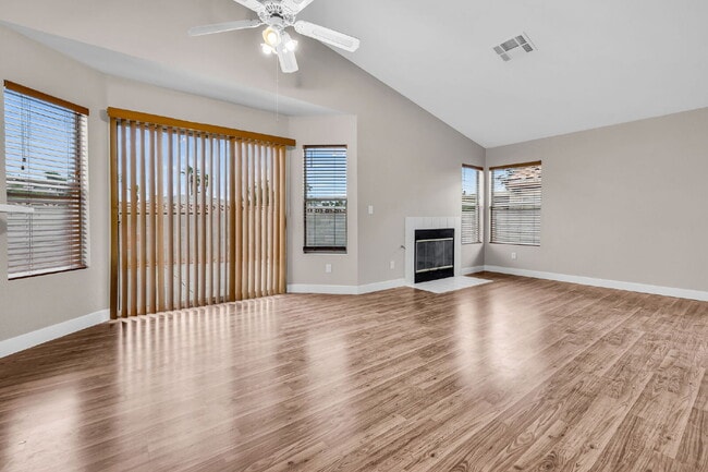 Foto del edificio - Newly Updated Property 3 Bedroom/2 Bath Single Story close to Summerlin Parkway and Buffalo