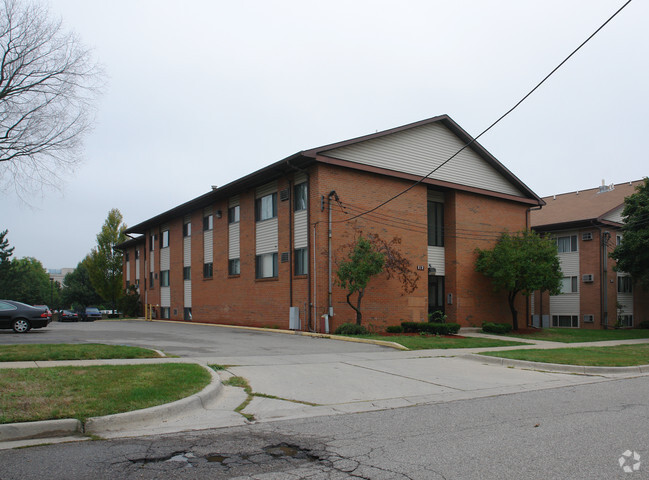 Building Photo - Colonial Place Apartments