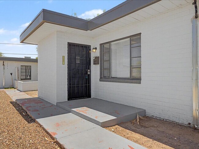Building Photo - Cozy & Modern 2-Bedroom Home