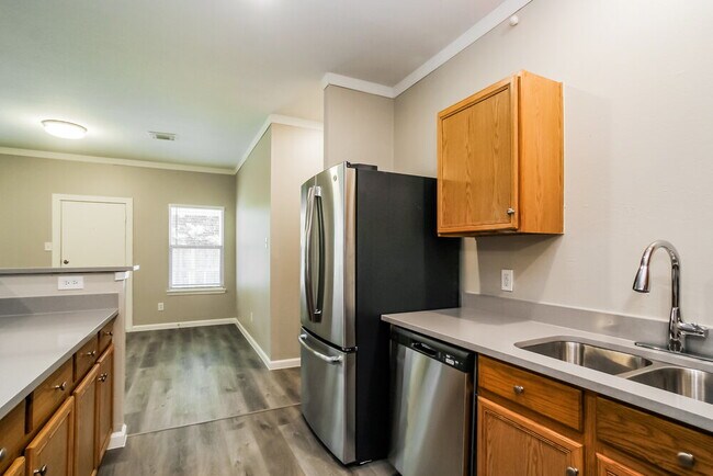 Building Photo - 16906 N Lighthouse Dr