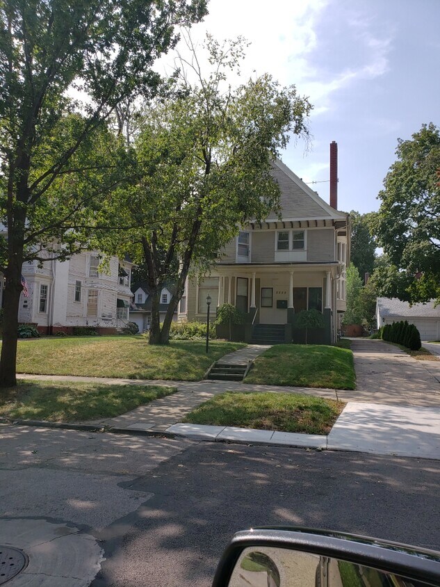 Primary Photo - 2225 Scottwood Ave