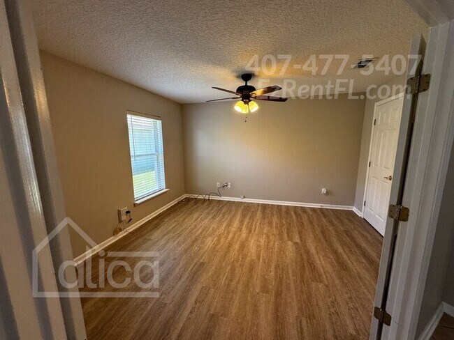 Foto del edificio - 1329 Fairway Village Dr