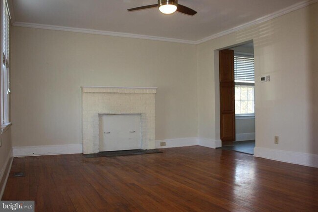 Foto del edificio - 423 Happy Creek Rd