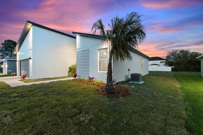 Building Photo - Deposit-Free! Modern, energy efficient hom...