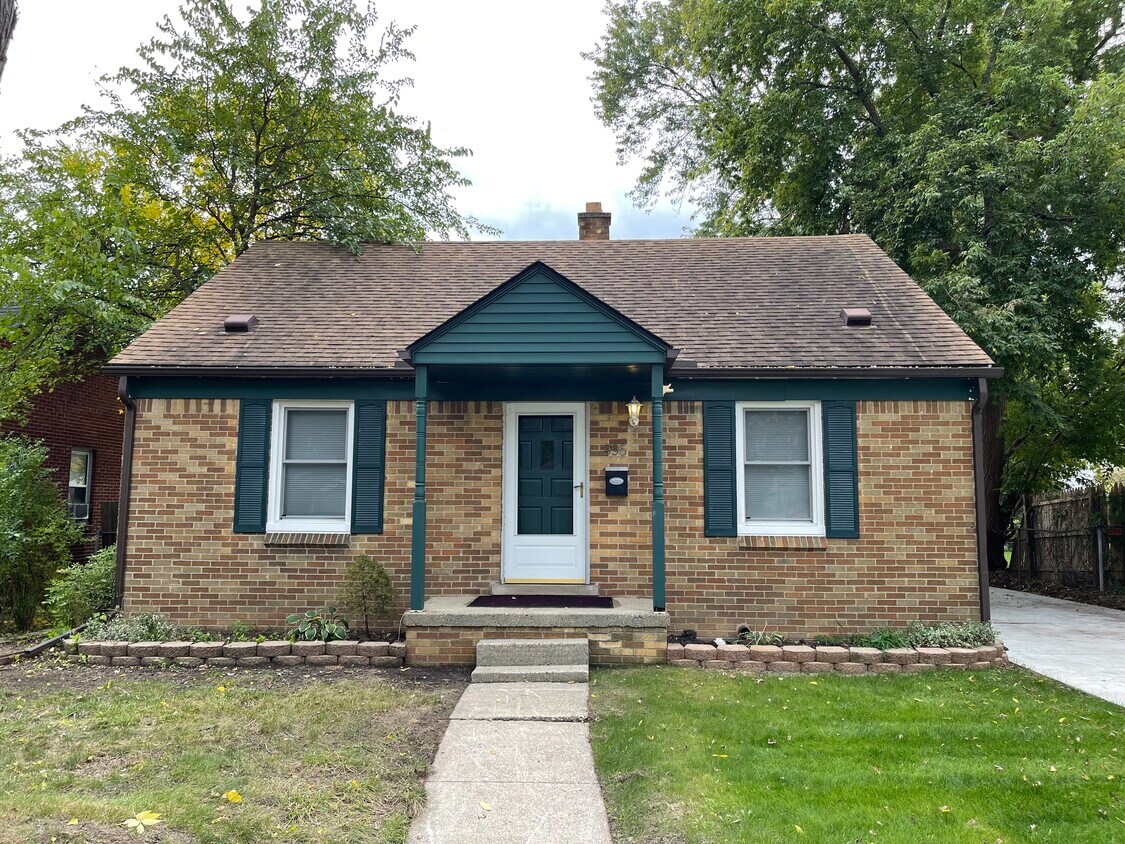 995 Voorheis St, Pontiac, MI 48341 House Rental in Pontiac, MI