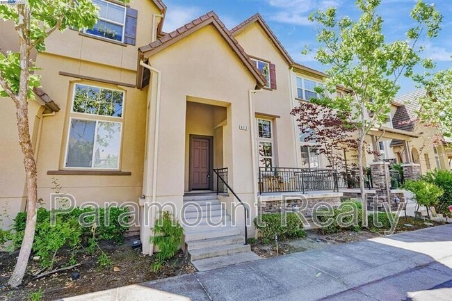 Foto del edificio - 6313 Byron Ln