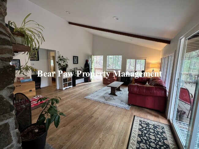Building Photo - Great Home on Upper Bear!