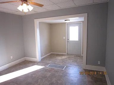 Foto del edificio - 318 E Madison St